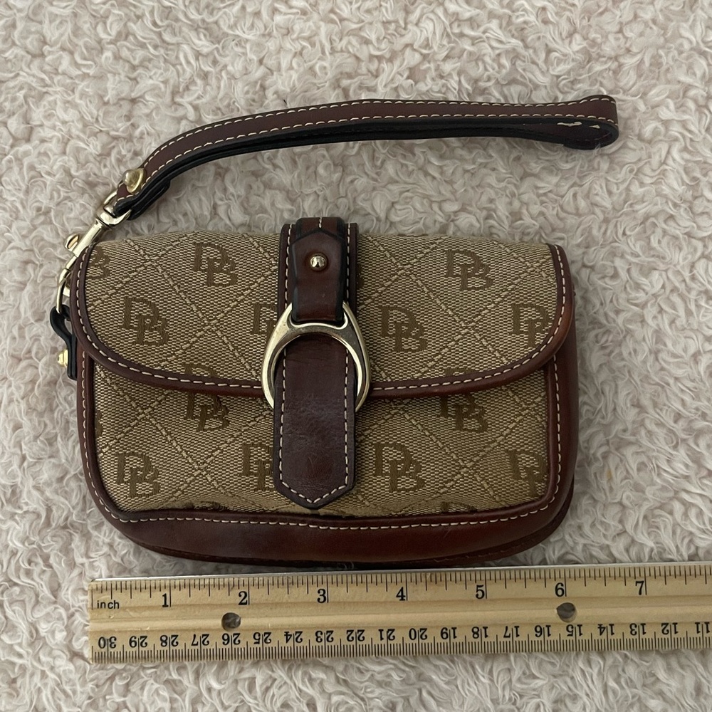 Dooney and Bourke wristlet - Brown